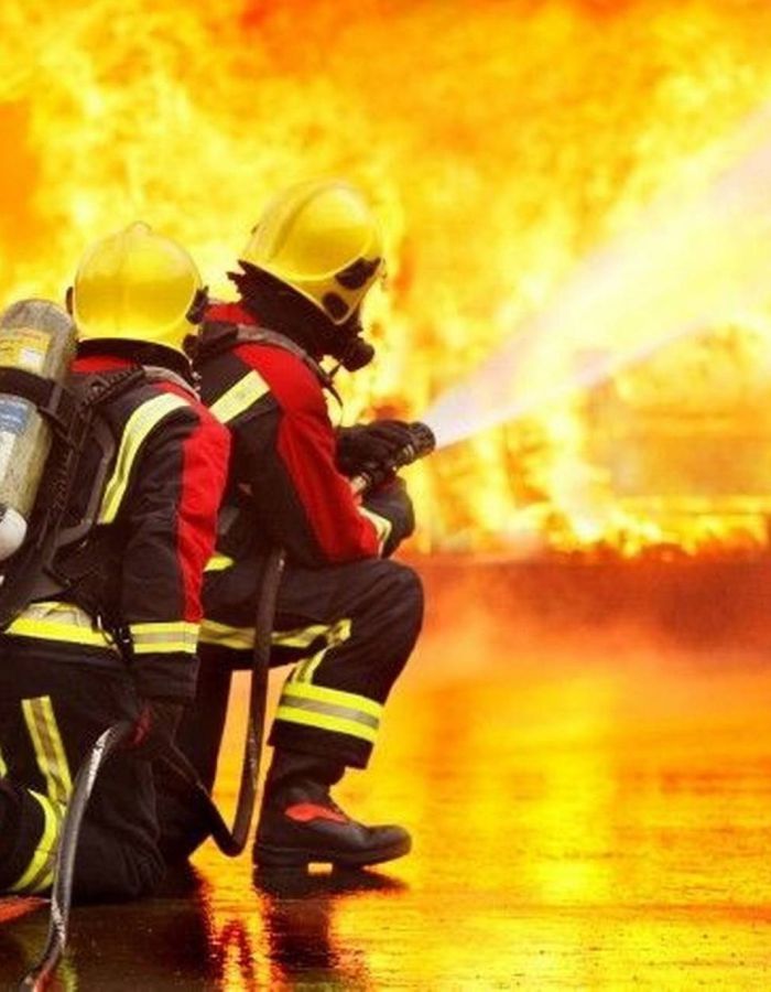 the-two-brave-firefighters-6rnt0q6hyve7nooe the-two-brave-firefighters-6rnt0q6hyve7nooe